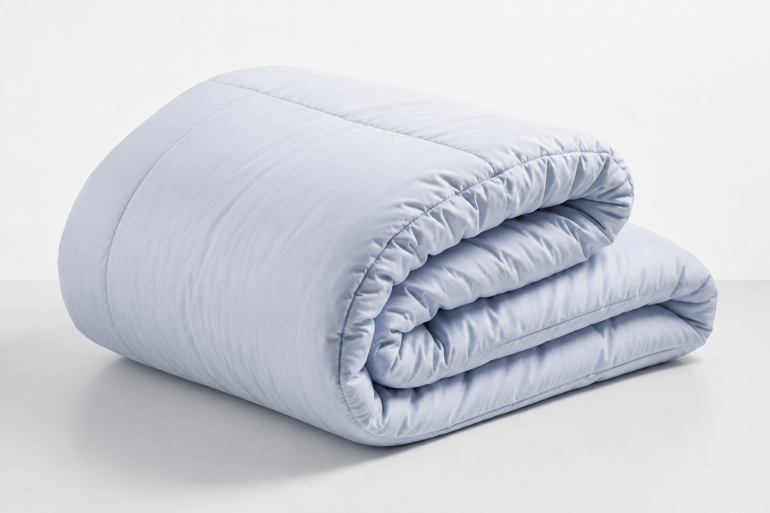 Traditional polyester weighted blanket with glass bead filling that traps heat